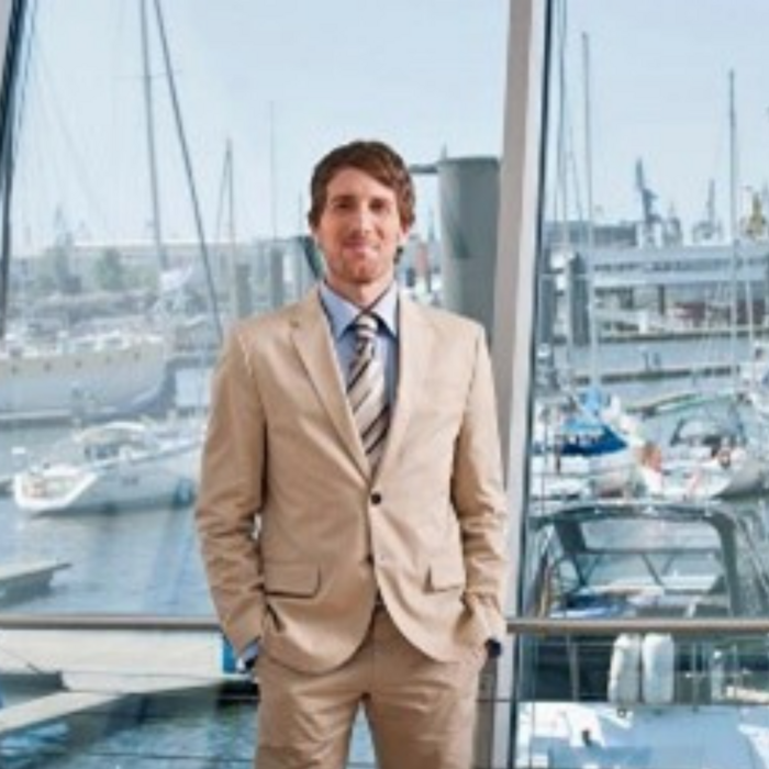 How to Become a Yacht Broker